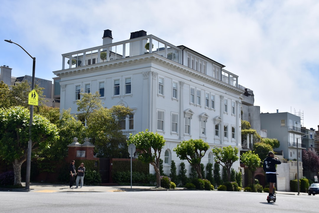 Upscale shopping experience in Pacific Heights