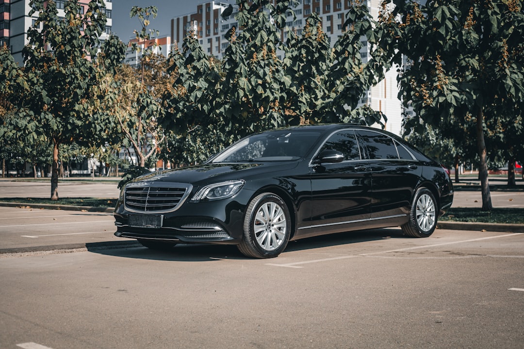 luxury car service for oak airport transfers